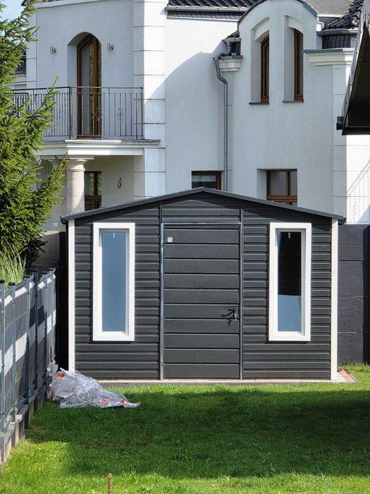 Drewnopodobny Domek z Dużym OKNEM!