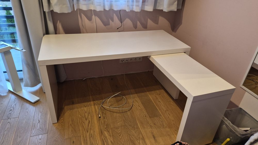 Biurko narożne z wysuwanym blatem ikea