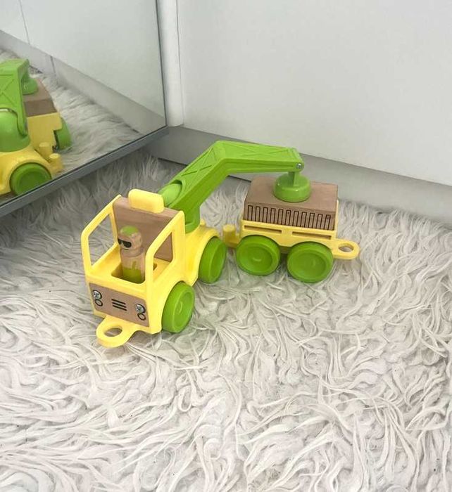 Żółto-zielone autko z przyczepą Playtive