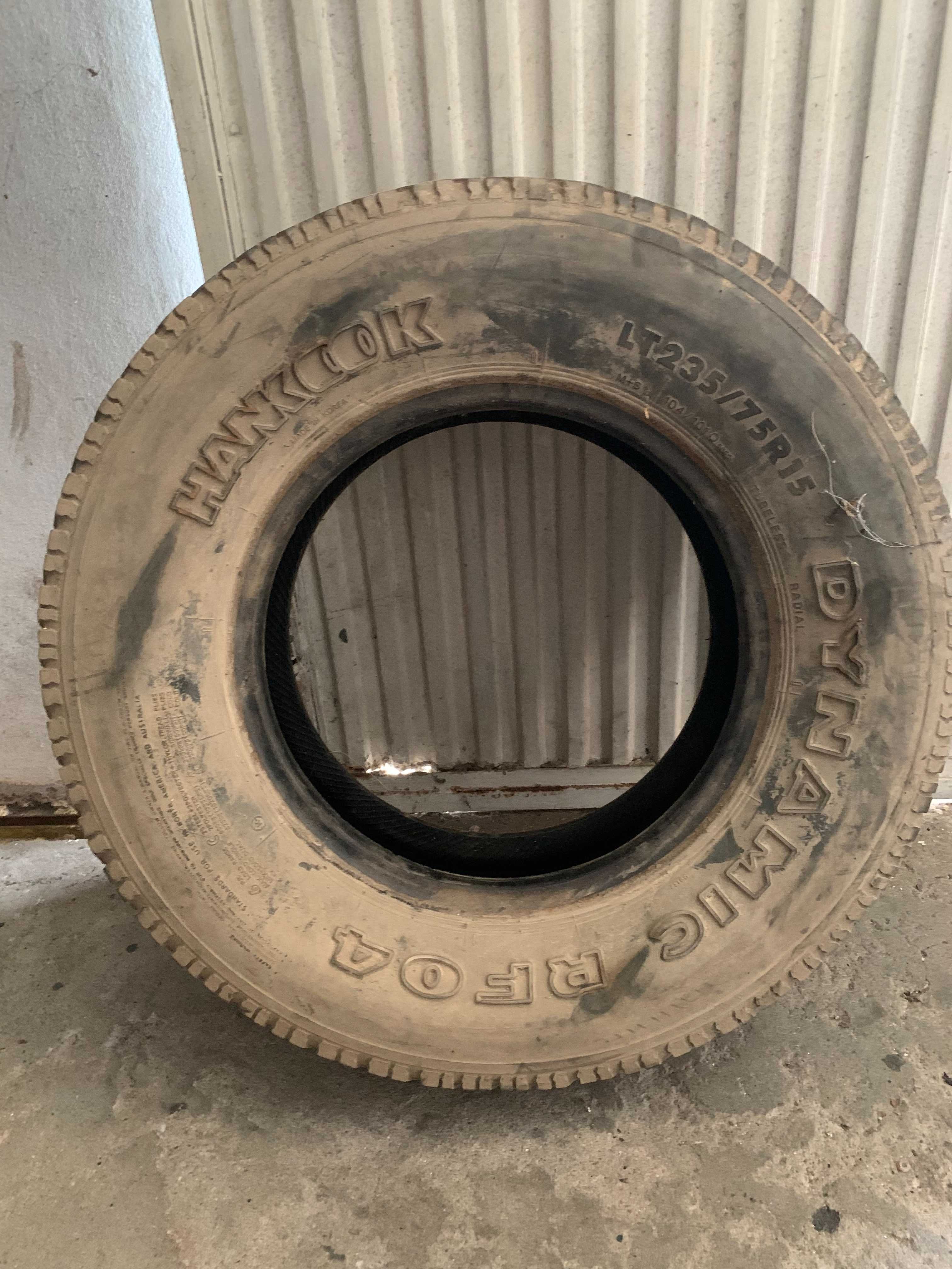 Pneu Hankook 235/75R15