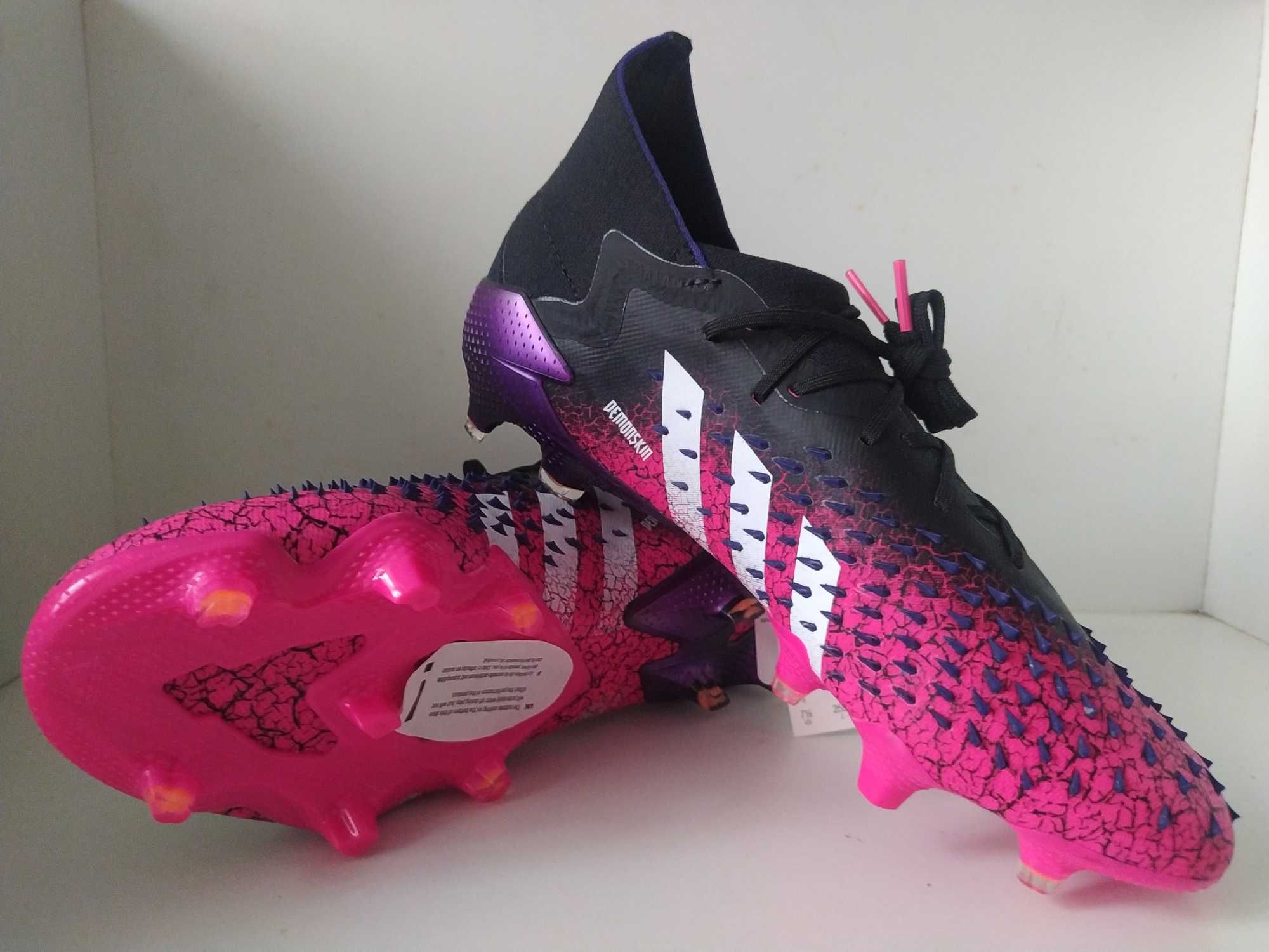 Професійні Бутси Adidas Predator Freak.1 FG Fw7241