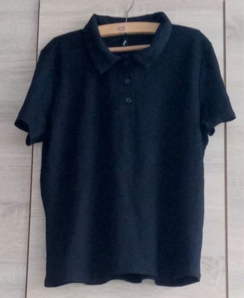 Czarna koszulka polo – klasyczny styl
