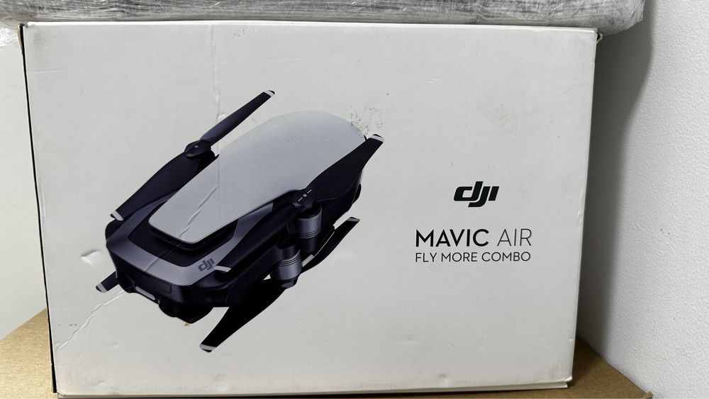 Квадрокоптер DJI Mavic Air (Fly More Combo)