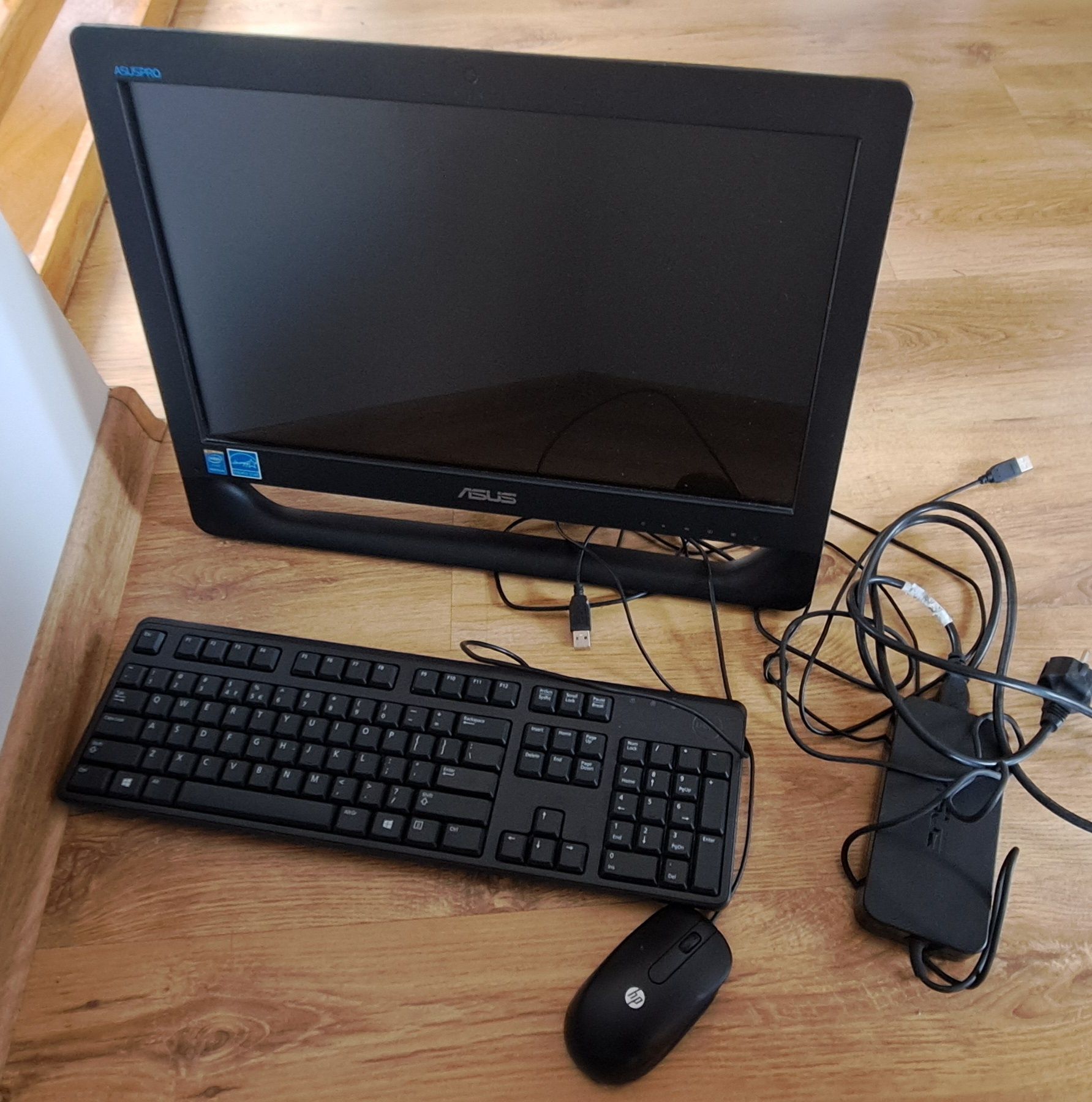 Komputer asus all-in-on 8 RAM ssd
