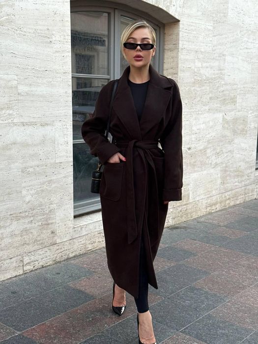 Пальто шоколадне на осінь 46р