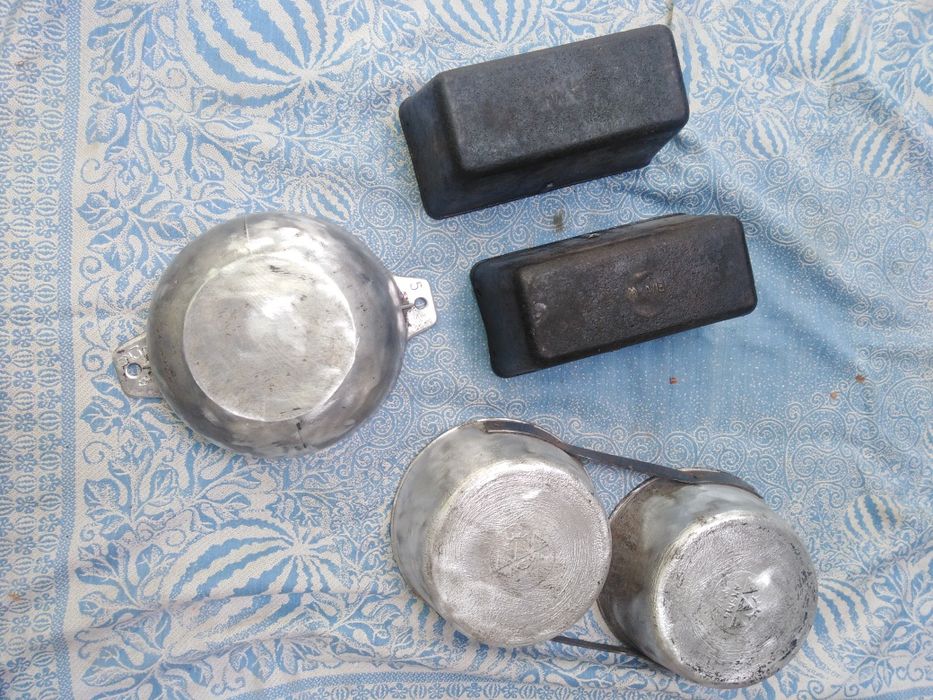 Чавун утятниця, форма для випічки хлеба.