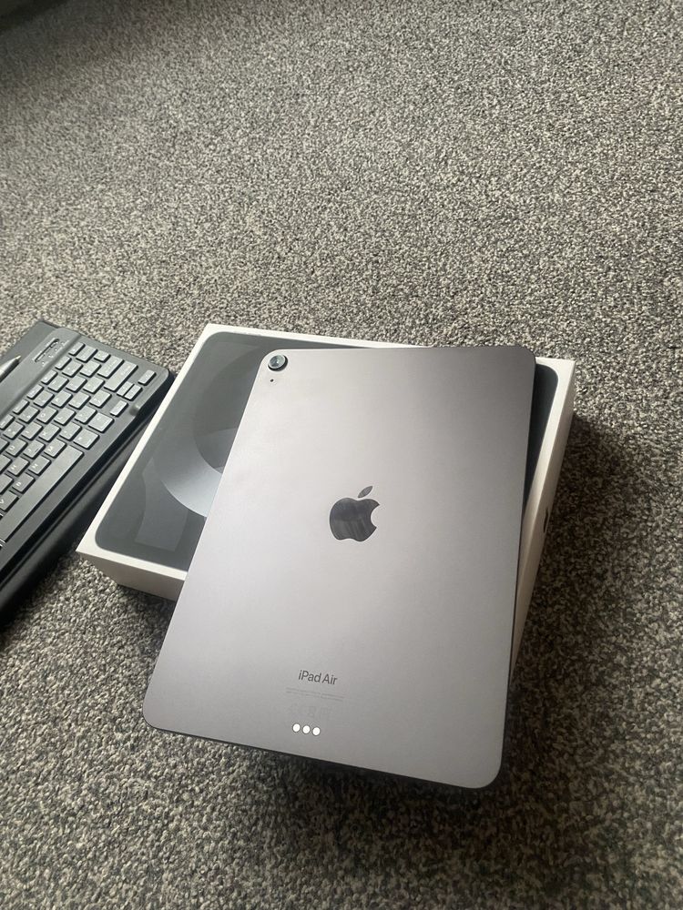 Apple iPad Air 5 generacji + akcesoria