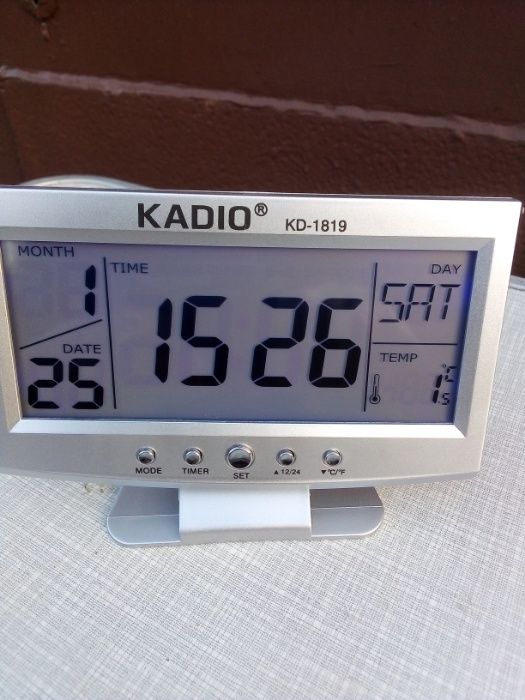 sprzedam zegar lcd KADIO KD-1819 podświetlany