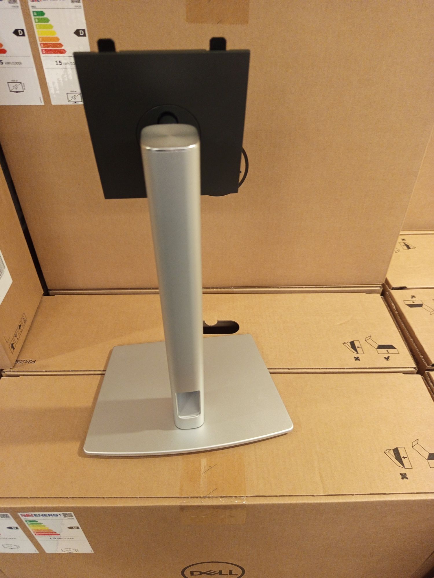 Noga monitora Dell P2425E, komputer stacjonarny