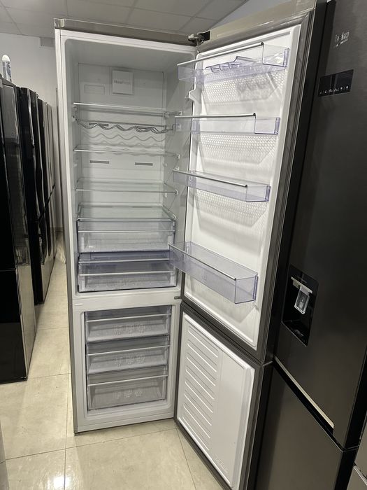 Холодильник 2 метра No Frost з морозильною камерою Beko na2929