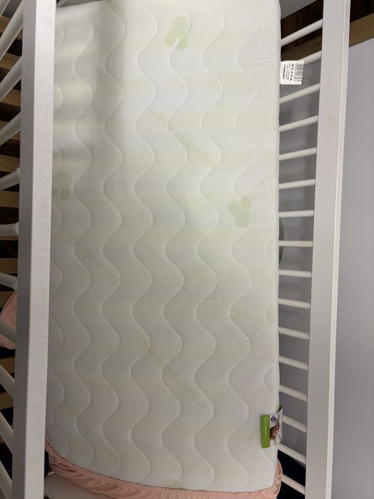 Piekne łóżeczko niemowlece