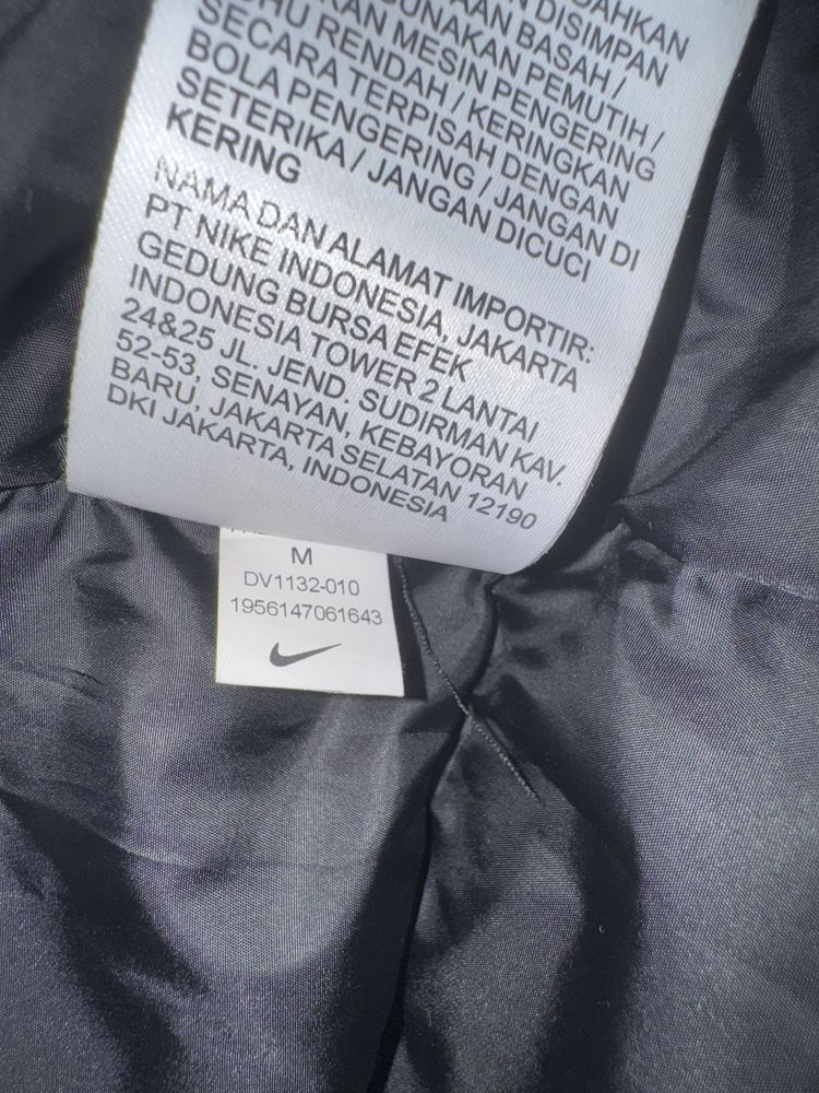 Продам пуховик nike storm fit