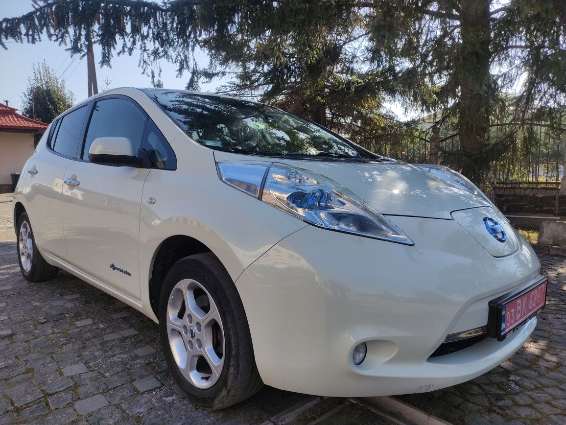 Продам Nissan Leaf 2012