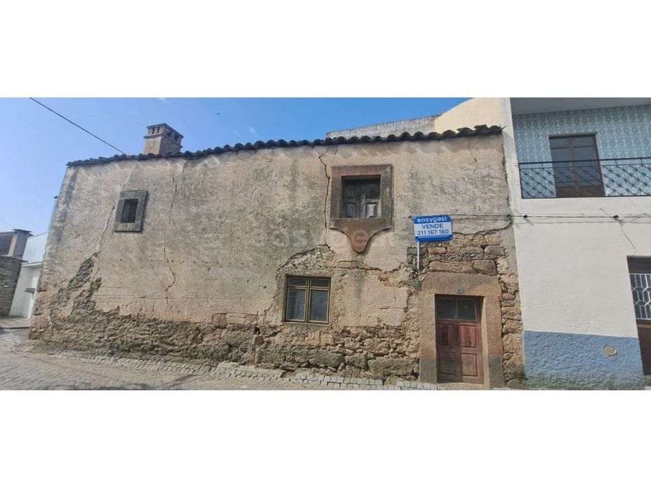 Moradia T3 para recuperar em Urrós, Mogadouro