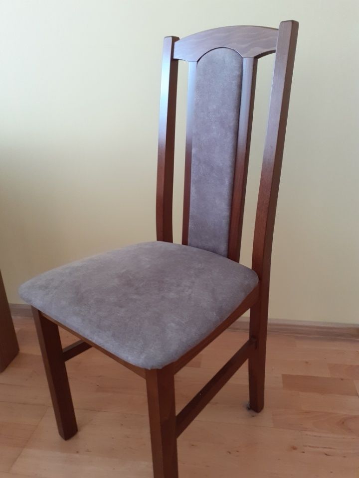 Stół rozkładany plus 4 krzesła