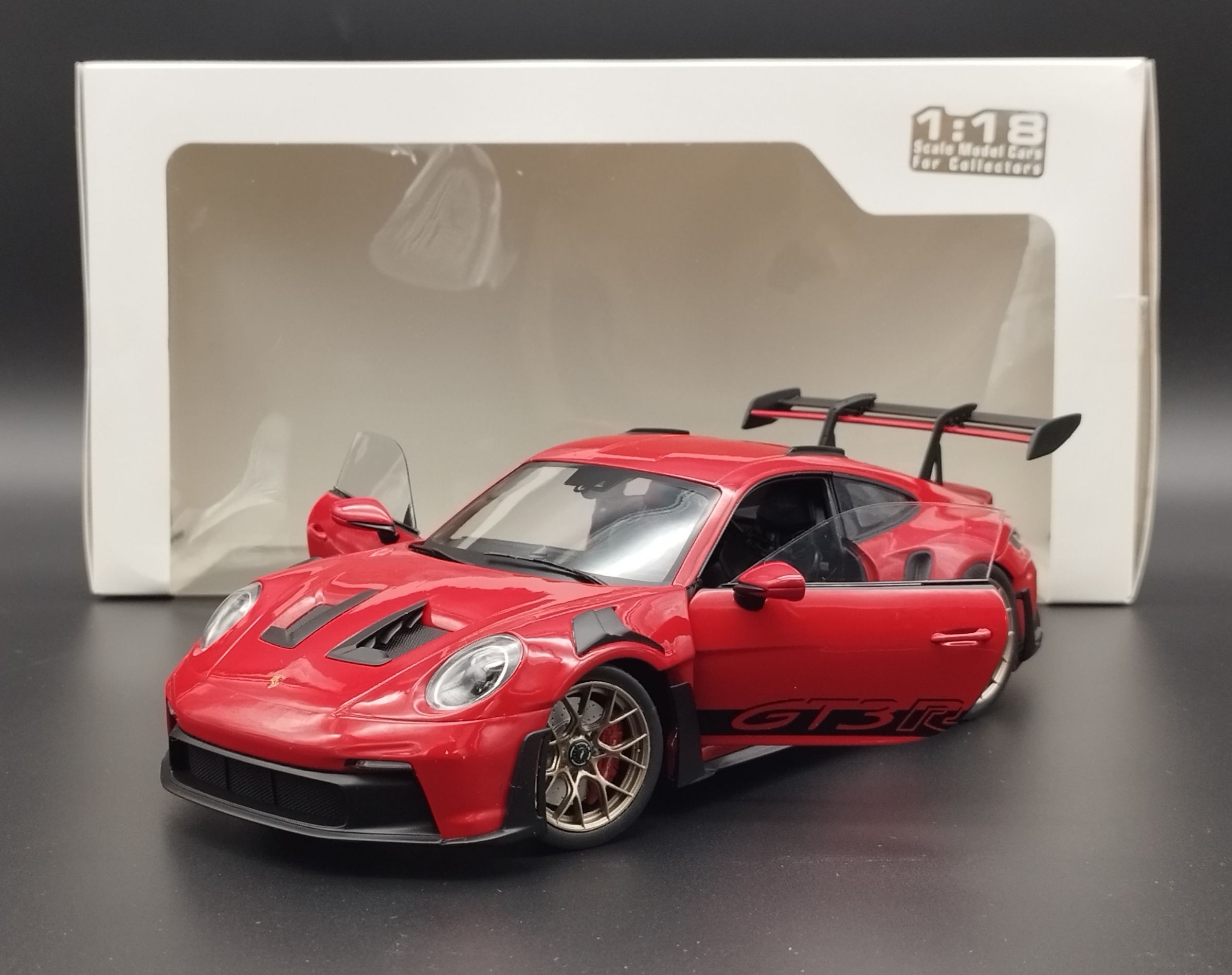 1:18 Solido 2024 Porsche 911 (992) GT3 RS GT3RS  Guards Red