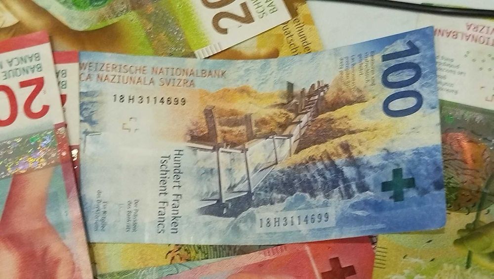 Купюри 10,20,50,100,200 франків Швейцарії Боны Швейцарские франки CHF