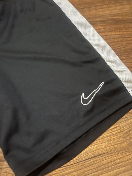 Шорти Nike dri fit, L