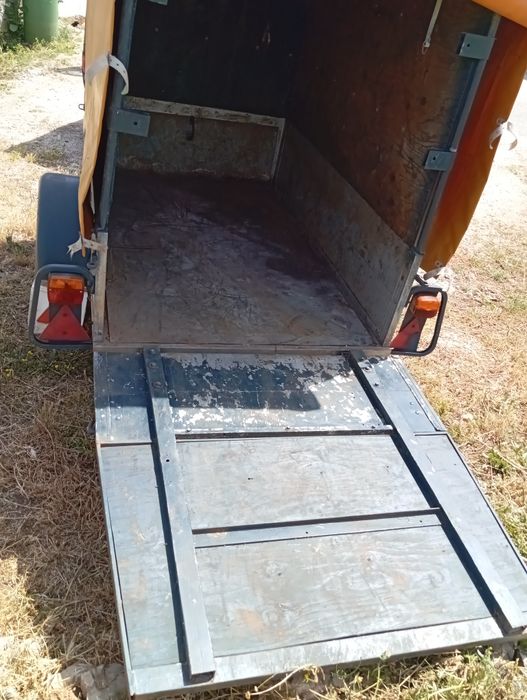 Reboque para transporte de animais