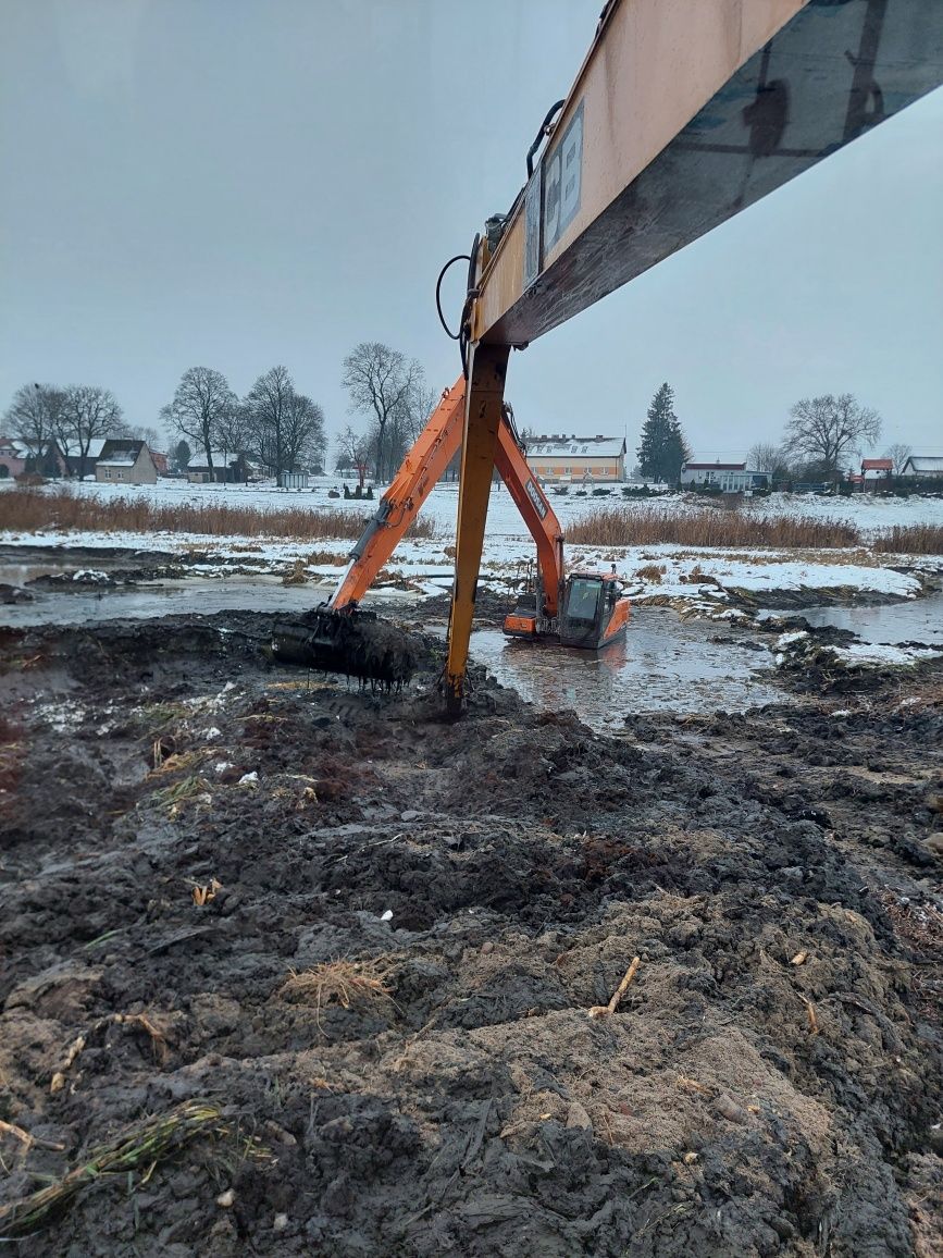 Kopanie stawów prace ziemne koparki Long