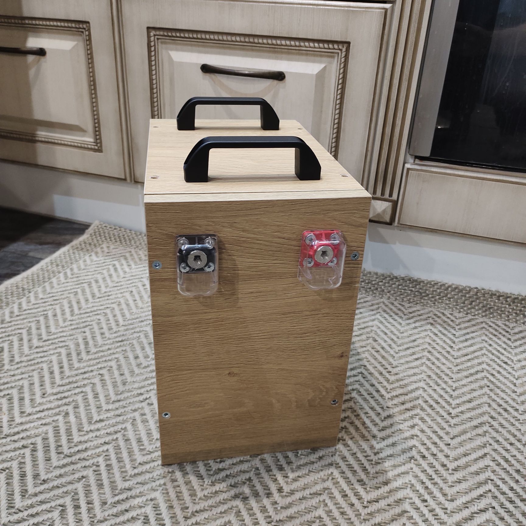 LIFEPO4 сборки 12 в. 300 а/ч и 330 а/ч.