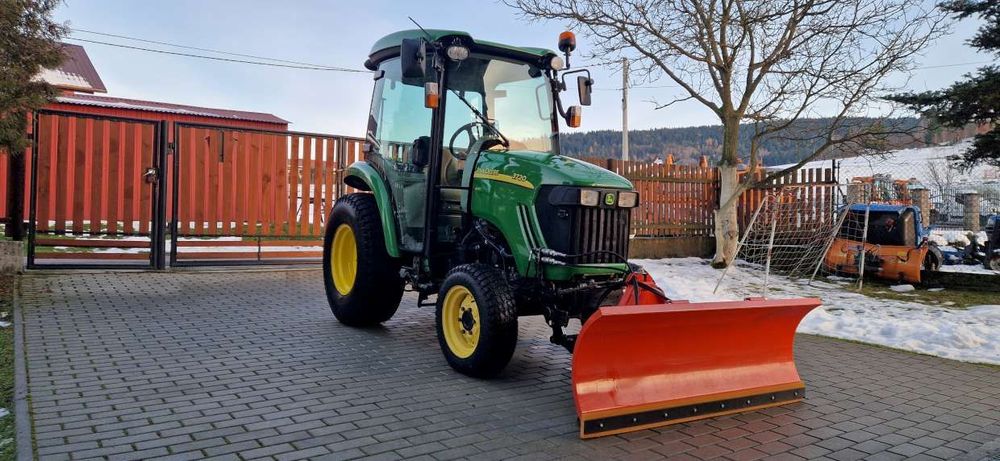 John Deere 3720  3720 Pług odśnieżanie  moc 44KM 4x4 Hydro TUZ