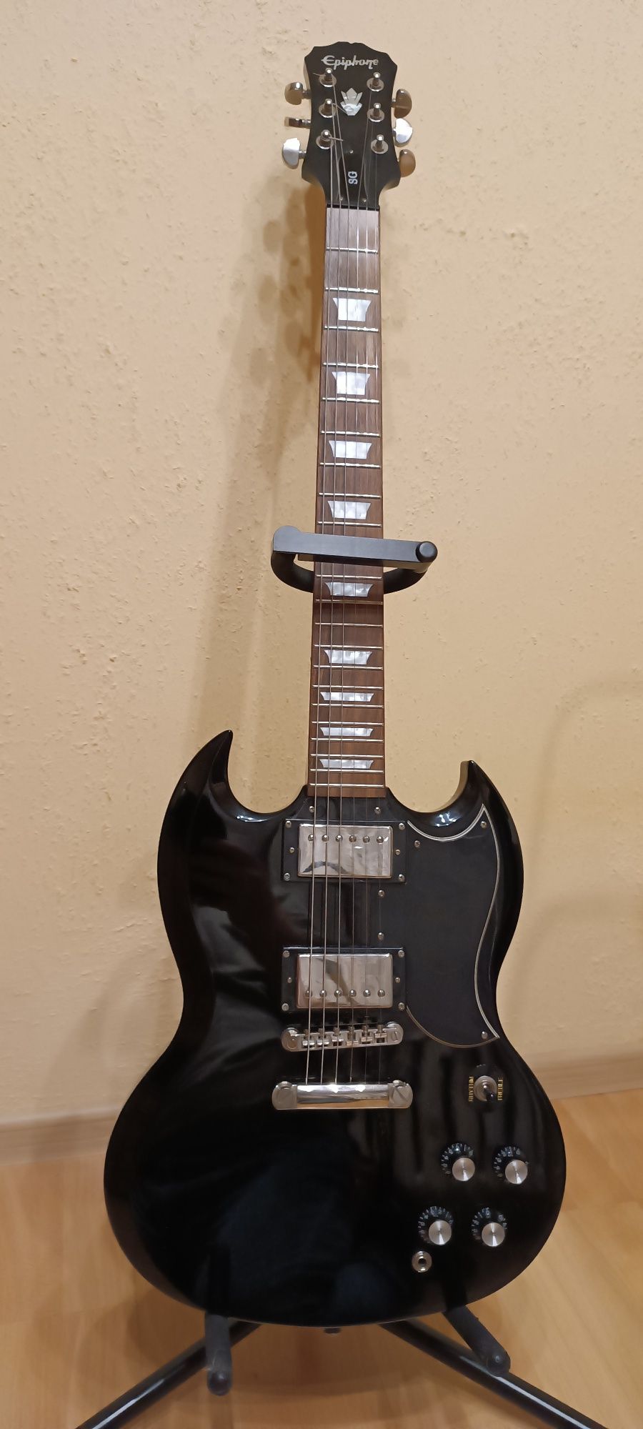 Gitara elektryczna Epiphone SG 400 EB. Plus stojak.