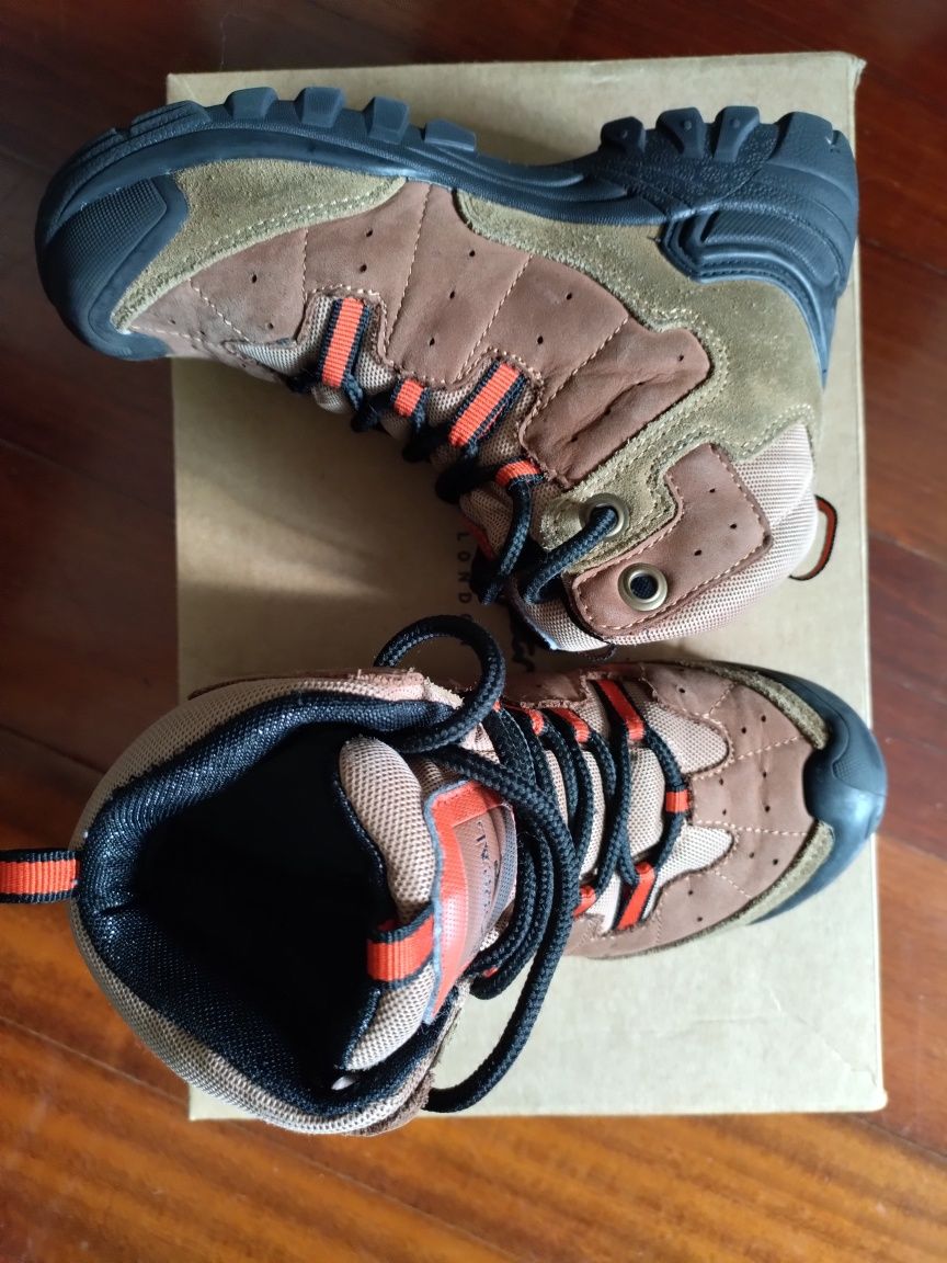 Botas Boreal - Caminhada Nevada, como novas, com 70% de desconto!!!