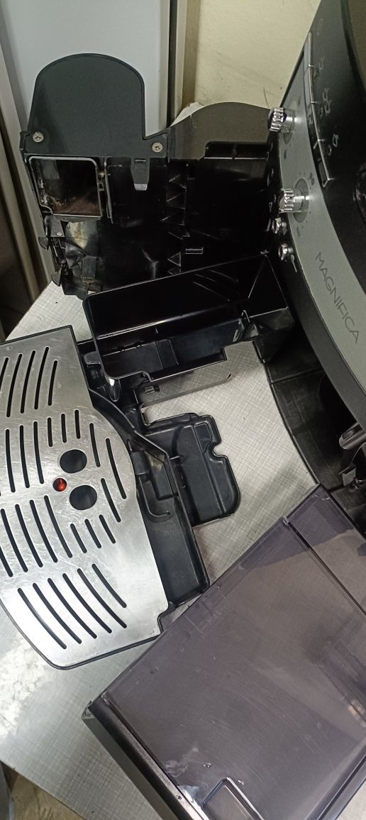 Expres DeLonghi Magnifica ESAM3000.B