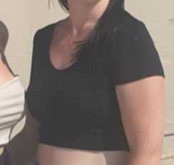 Czarny damski crop top