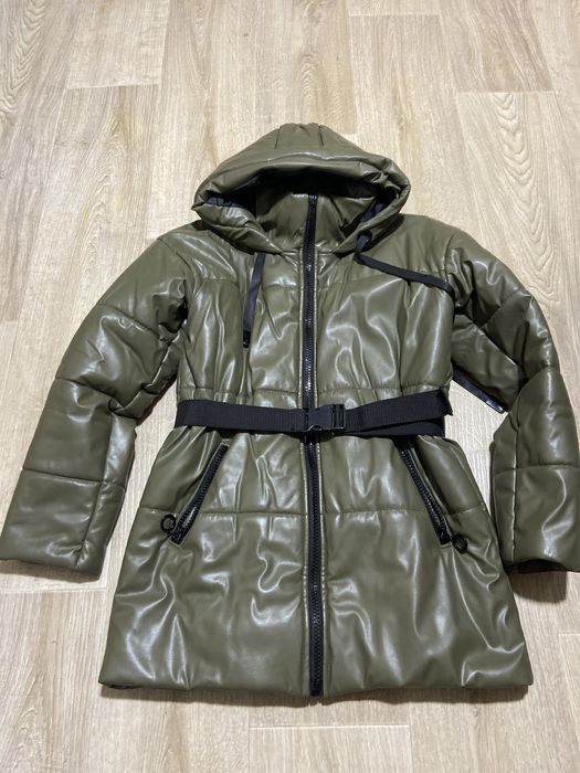 Зимова жіноча шкіряна куртка