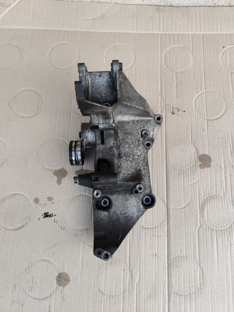 Podstawa alternatora, pompy wspomagania Renault laguna II 1.9 dci