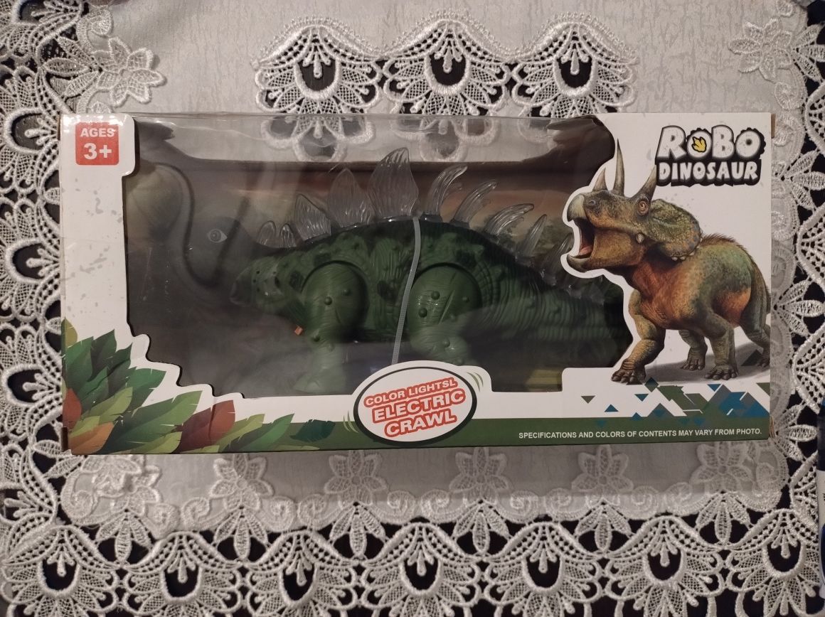 Zabawka chłopięca - dinozaur na baterie.