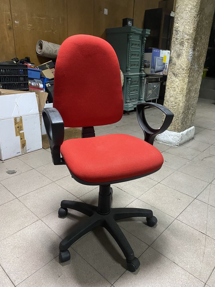 Cadeira de escritório vermelha