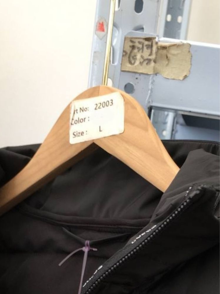 Куртка жіноча з капюшоном Guess