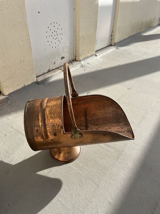 Cesto para lenha em latao