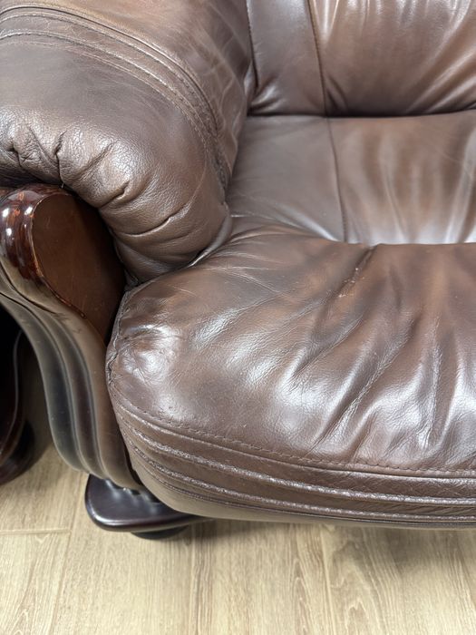 Класичний диван + крісло (деревʼяний каркас), Італія