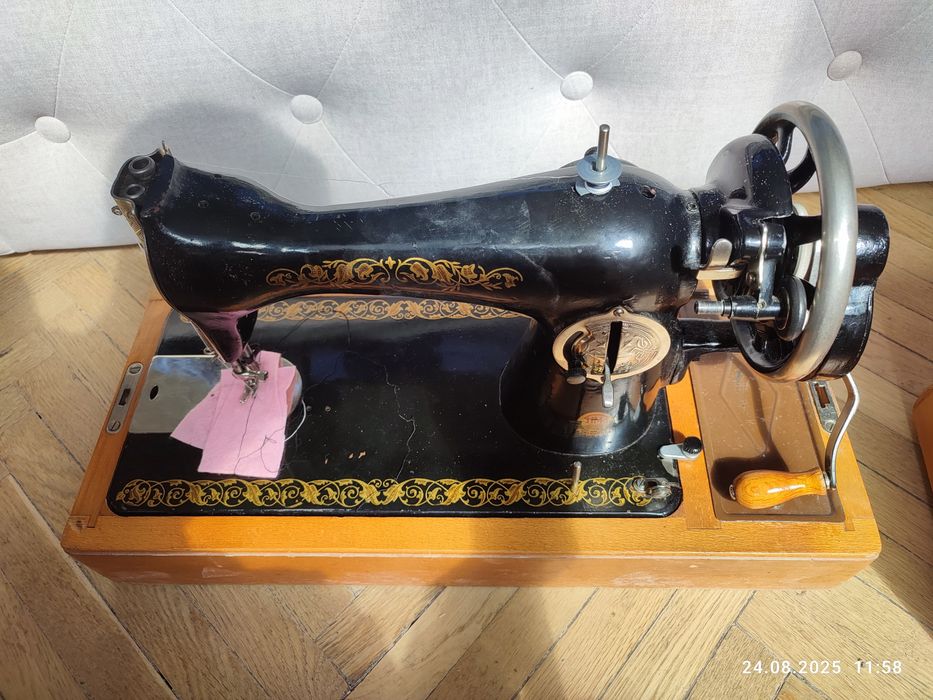 Швейна машинка ПМЗ в дуже хорошому стані