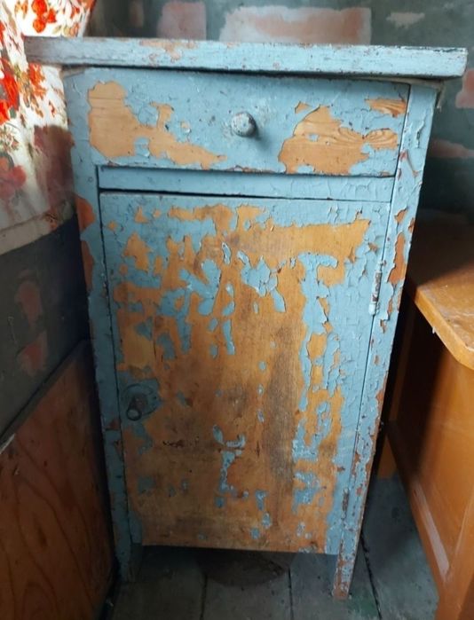 Тумбочка вживана для дачі