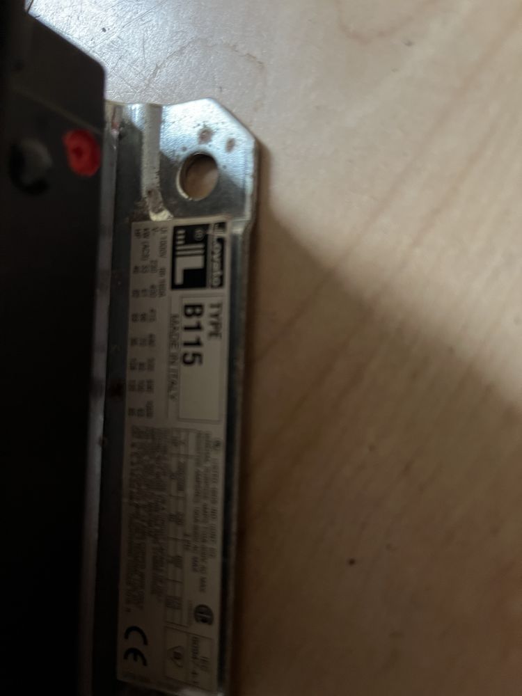 Контактор Lovato B115 с катушкой на 110–125 В AC/DC