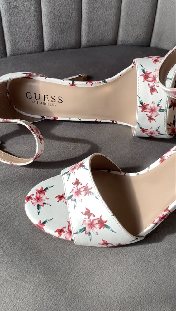 GUESS ОРИГІНАЛ. Нові жіночі босоніжки білі каблук 35.5 квіти