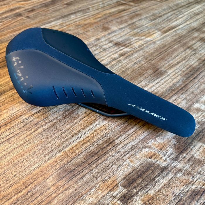 Siodełko kolarskie Fizik R5, szer. 140 mm