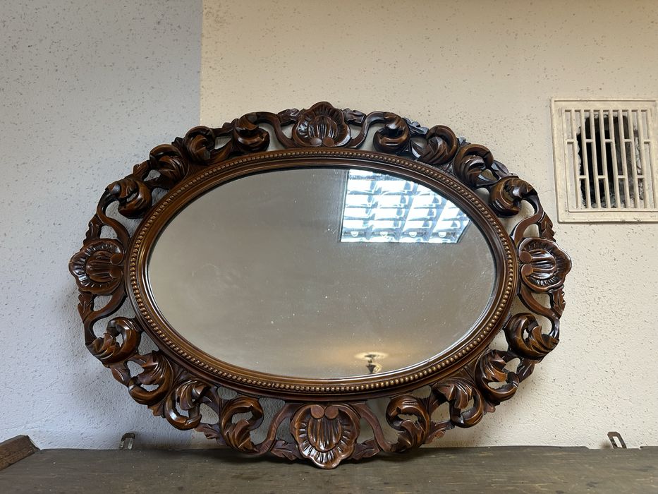 Bogato rzeźbione owalne  lustro