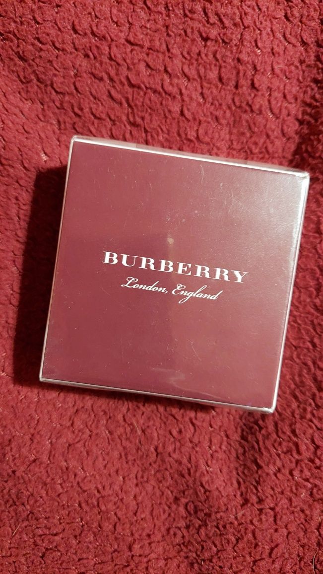 Nowy, zafoliowany zestaw 3 szminek burberry