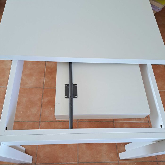 Vendo mesa e cadeiras