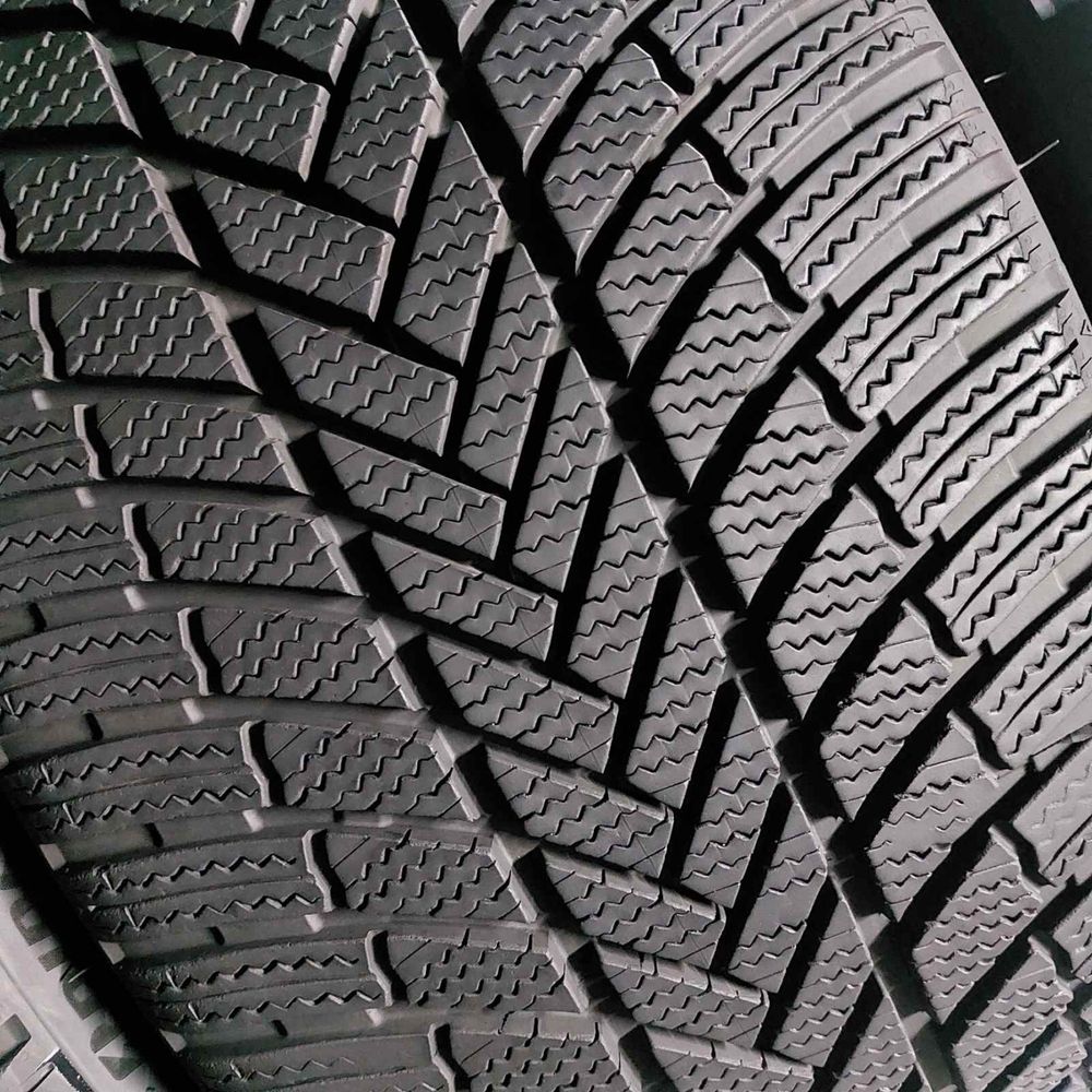 255/35/21 R21 Bridgestone Blizzak LM005 4шт зима