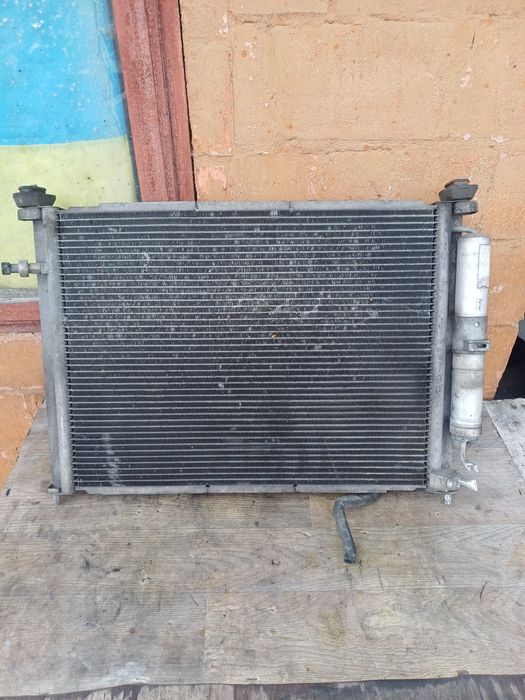 Renault clio 3 05-12r 1.5 DCI радіатор охолодженя з кондиціонером