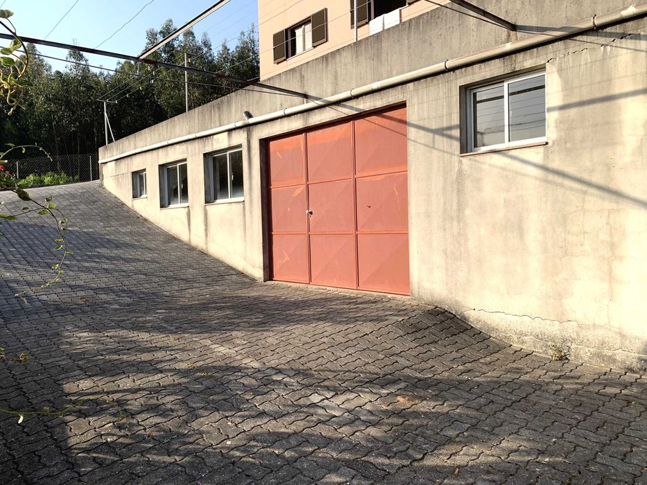Vivenda a 1,2 km do castelo de Santa Maria da Feira, T3 + T3