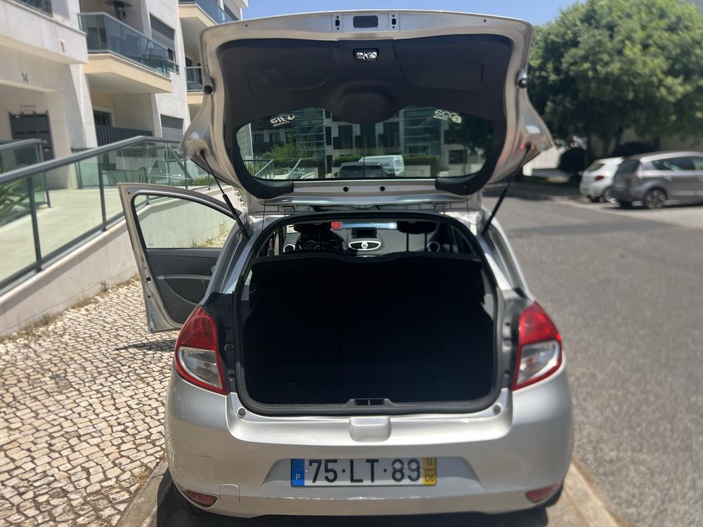 VENDE-SE RENAULT CLIO