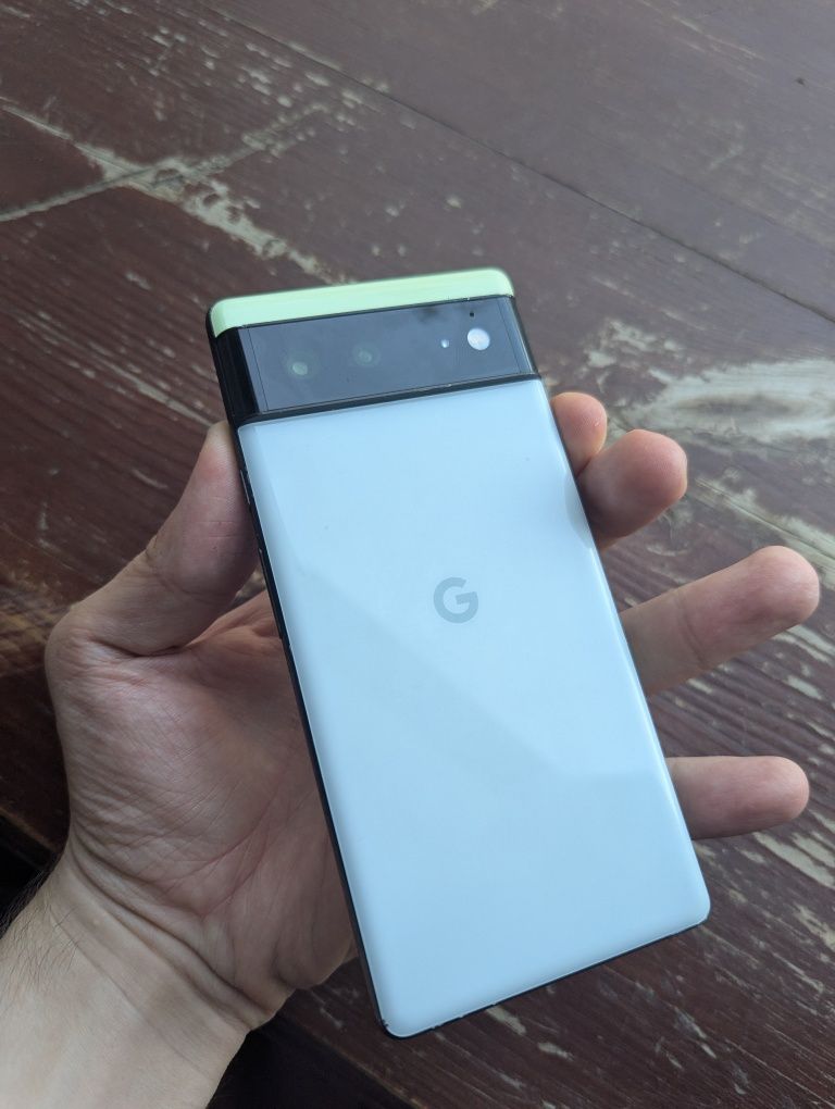 Смартфон Google Pixel 6 12/256Gb Newerlock в отличном состоянии